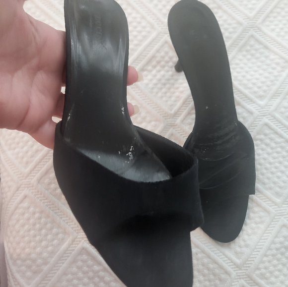 Gucci Elegant Black Heels - Picture 5 of 8